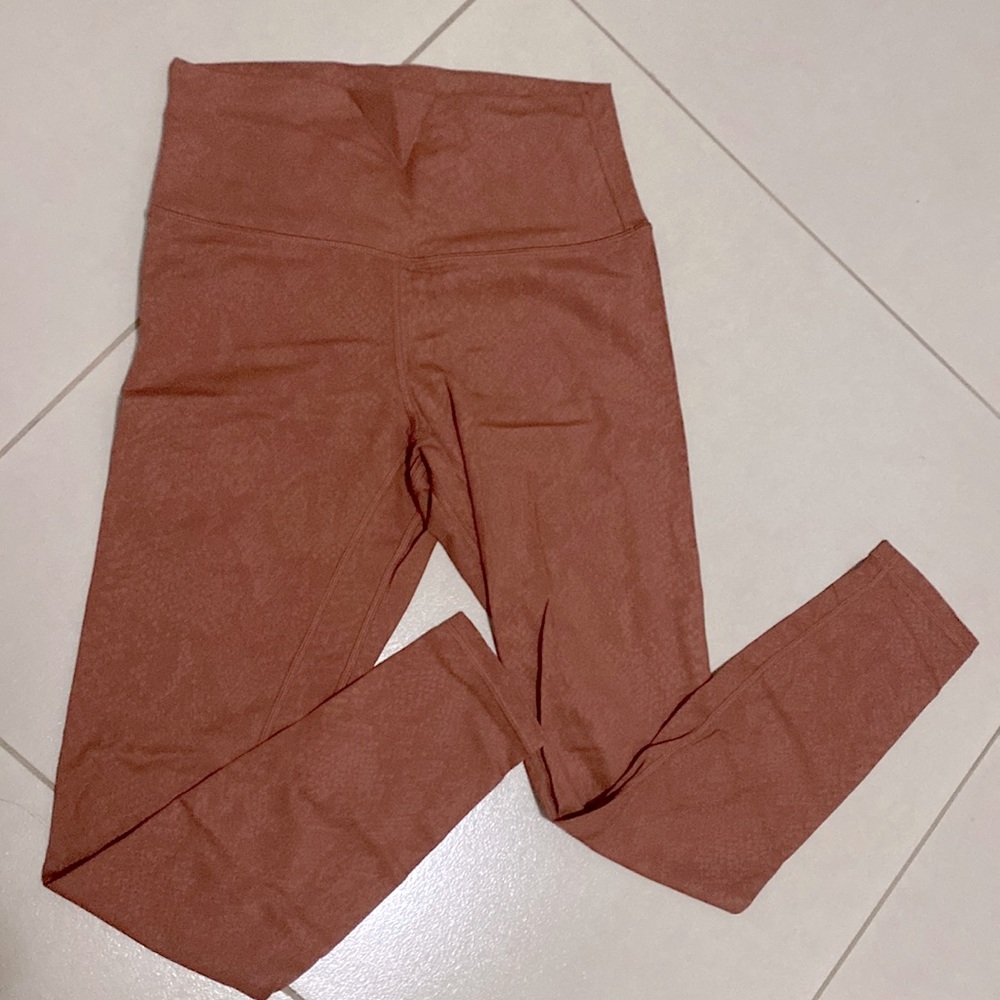 Beautiful High-wasted Snake Skin Style Legging in Color Rust